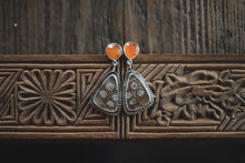 Load image into Gallery viewer, Groovy Floral Posts