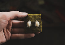 Load image into Gallery viewer, ELK IVORY POSTS