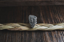 Load image into Gallery viewer, 7.75: Wildflower Shadow Ring
